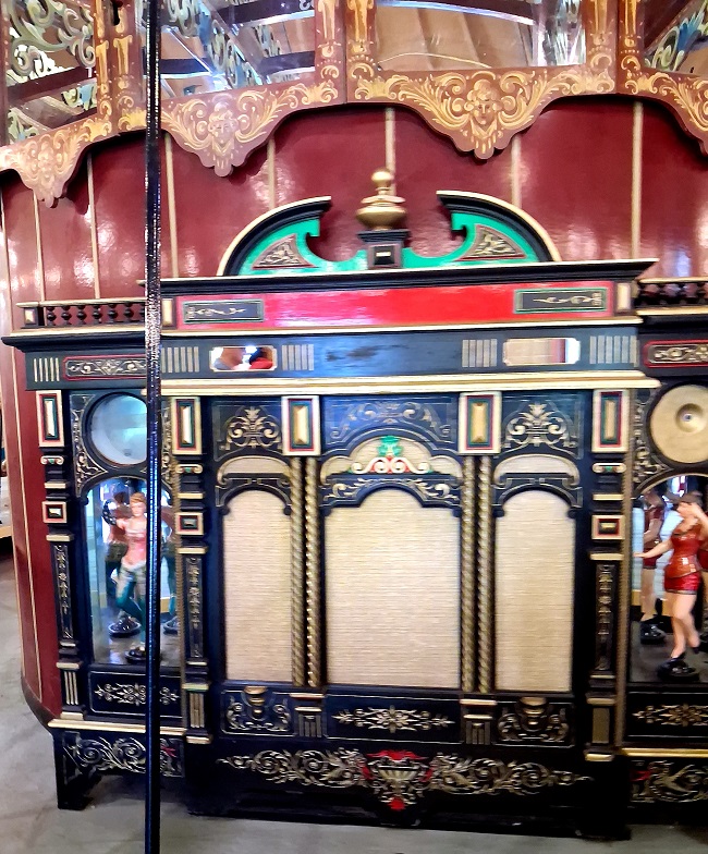 Frati band organ that has two figures that twirl while playing musical scrolls